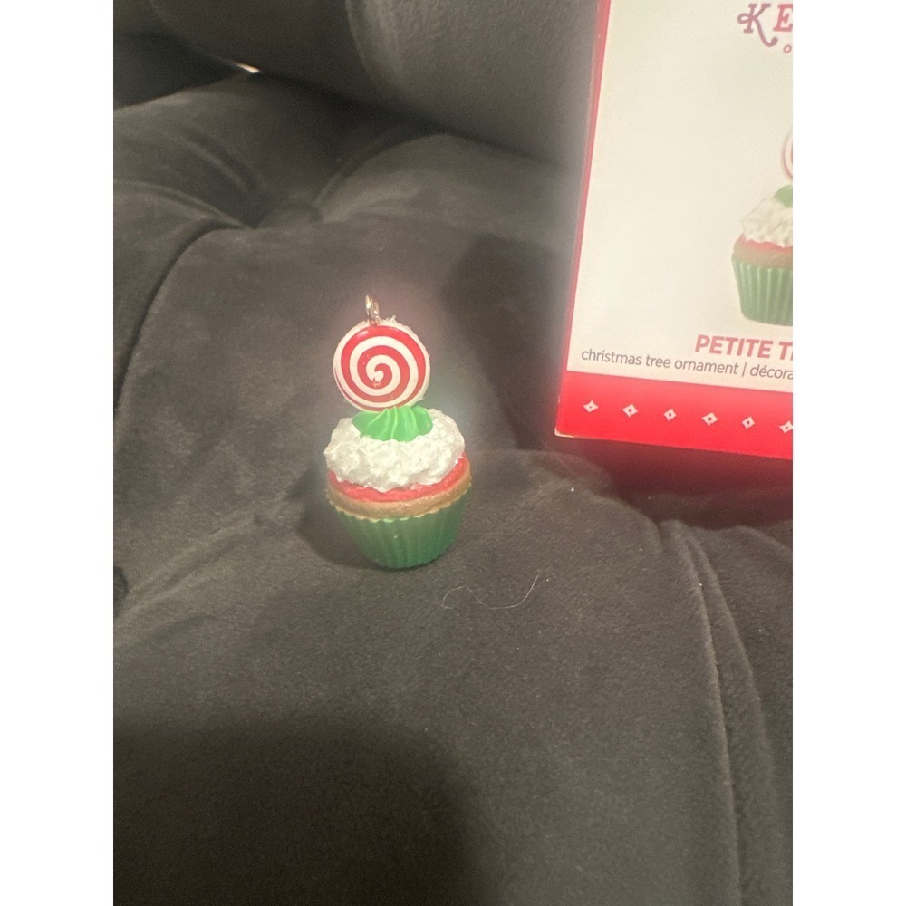 Hallmark Keepsake Ornament Club Exclusive Petite Treat holiday Cupcake 2015 - Picture 2 of 5